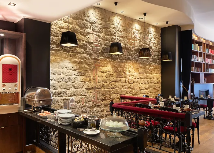 ホテル レ テアトル 4*