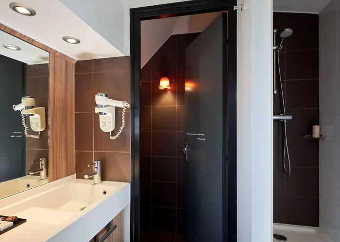 レ テアトル 4* パリ